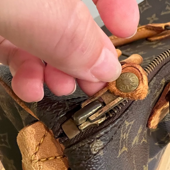 Louis Vuitton Monogram Speedy Tote - Picture 14 of 16